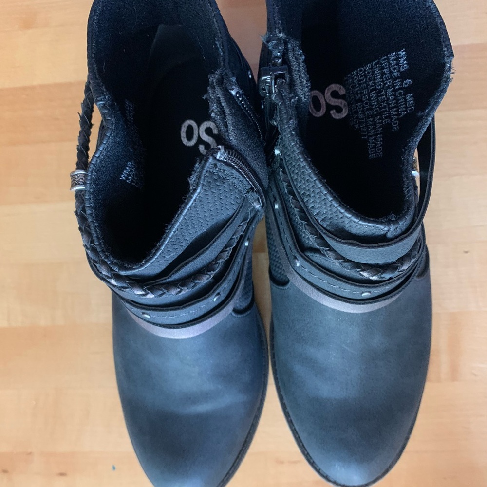 SALE—SO Boots Size 6 - Picture 2 of 10